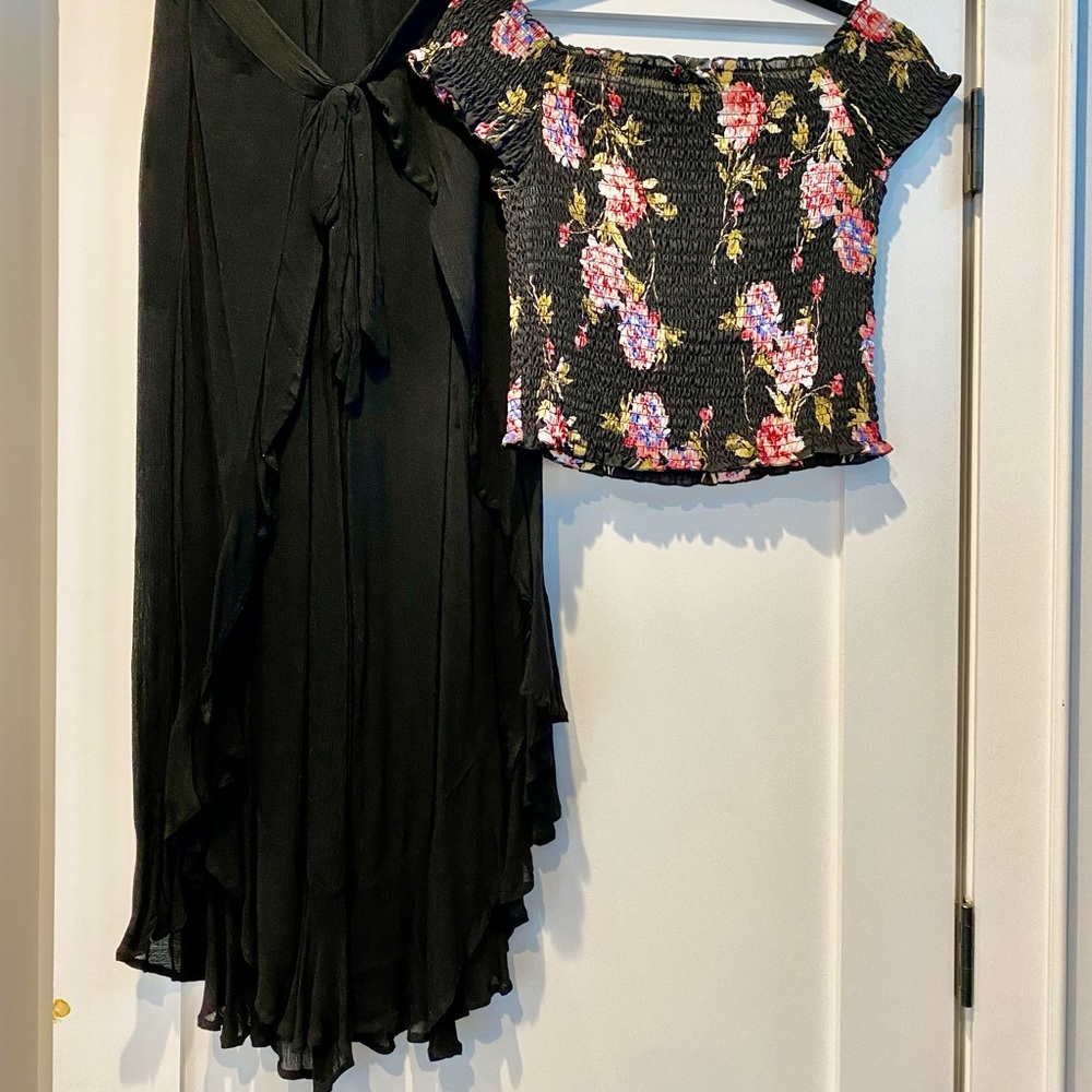 Milk & Honey summer flirty outfit. Off the shoulder shirt and flirty pants